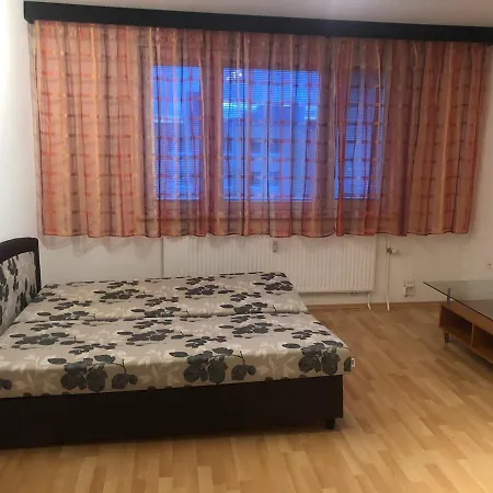 Team Flat & Urban Family Comfort - Homebase With A Castle View * Bratislava
