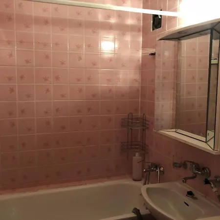 Apartment Team Flat & Urban Family Comfort - Homebase With A Castle View