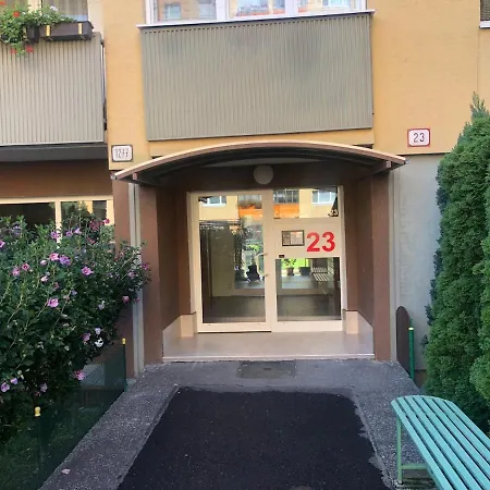 Team Flat & Urban Family Comfort - Homebase With A Castle View Bratislava