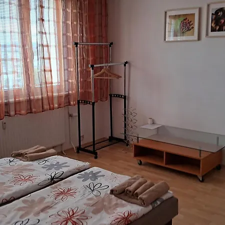 Team Flat & Urban Family Comfort - Homebase With A Castle View ברטיסלאבה