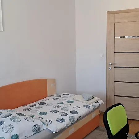 Team Flat & Urban Family Comfort - Homebase With A Castle View דירה
