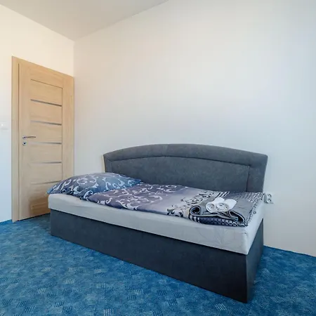 Team Flat & Urban Family Comfort - Homebase With A Castle View ברטיסלאבה
