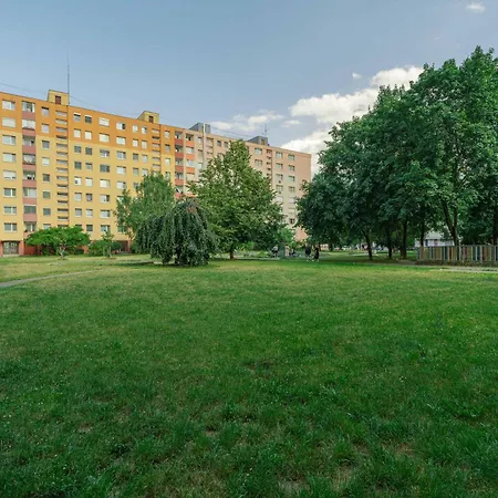 Team Flat & Urban Family Comfort - Homebase With A Castle View Bratislava